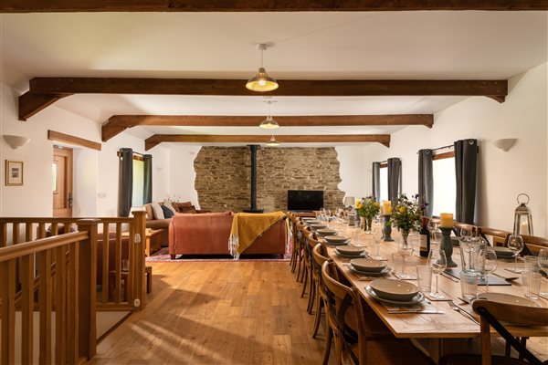 Corn Barn open plan living space with dining tab le for up to 20 guests